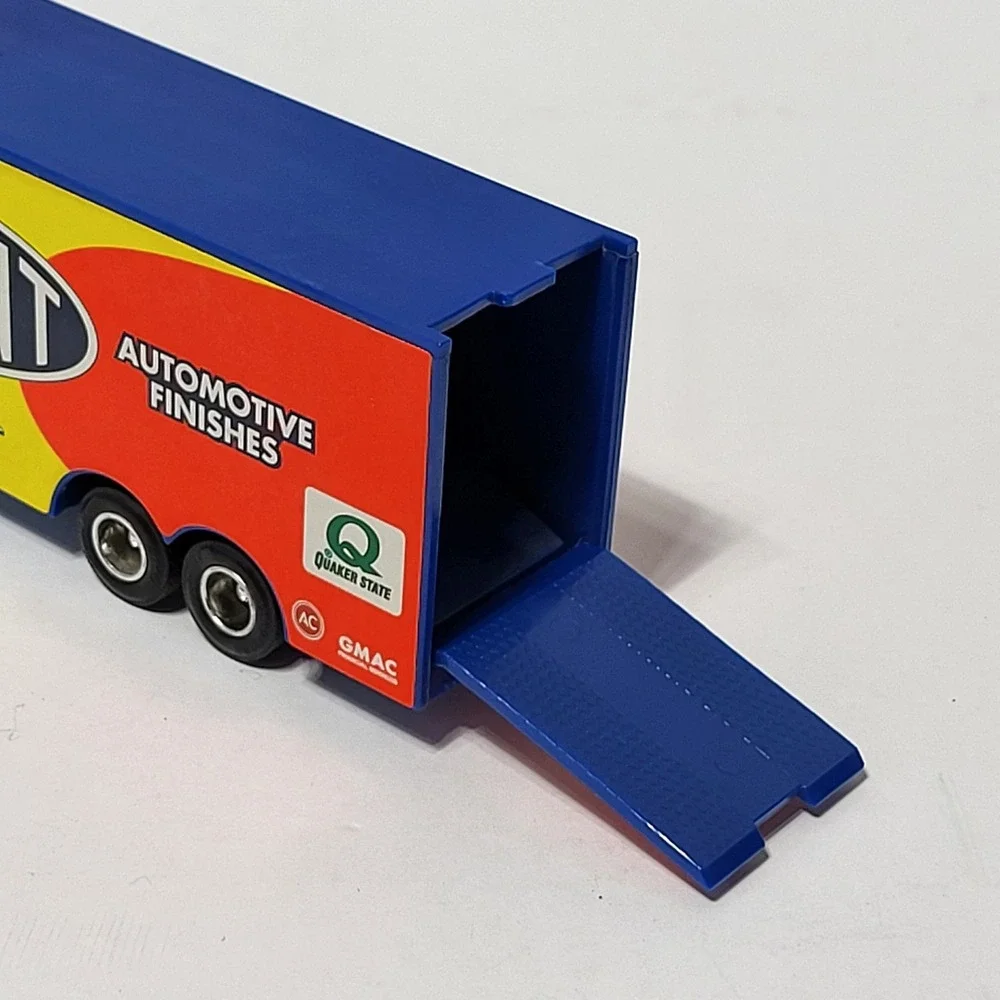 Jeff Gordon 24 DuPont Hendrick Motorsports Racing Hauler Semi Truck 1:64 Scale